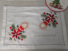 Set 2 centrini Natalizi ricamati a mano in misto lino Natale