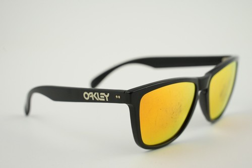 Pre owned oakley frogskins - pre-owned, 1st