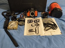 Nikonos fotocamera vintage V pellicola subacquea - unità flash SB 102 e custodia. Leggi descrizione.