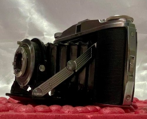 Antica macchina fotografica