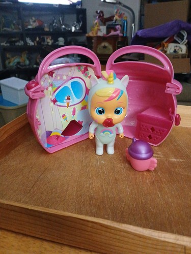 Dreamy unicorn cry - 🦄,