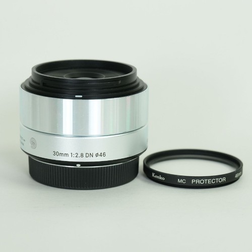 Obiettivo sigma 8 dn - 30, f2.8