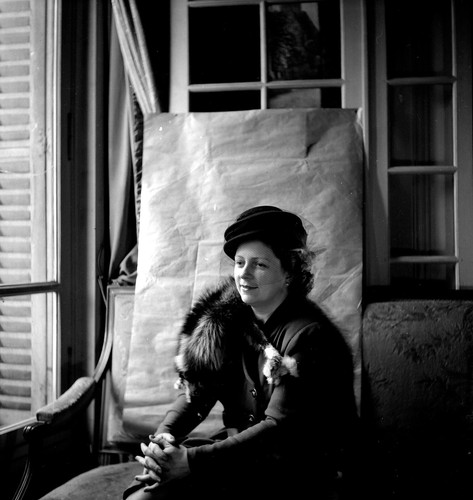 Ritratto donna seduta - ritratto,