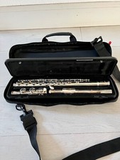 Yamaha YFL-211 Flauto Traverso con Leggio e Metronomo 