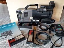 Videocamera Sony CCD-V200E Video 8 PRO (NON FUNZIONANTE) con accessori