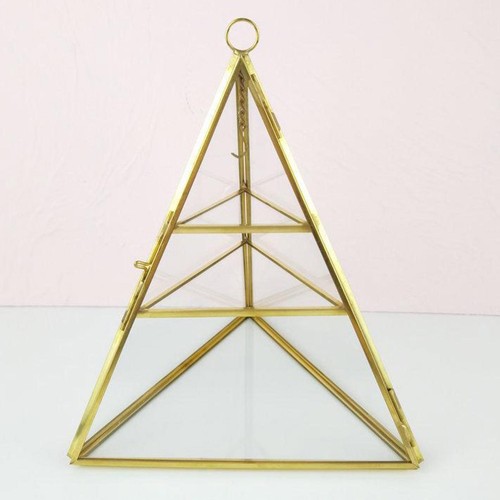 Tiers chiaro piramide - 3, di