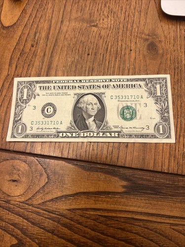 Banconota one dollaro - one, $