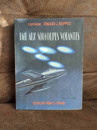 Rare face aux - face, soucoupes