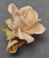 Rosa Capodimonte in porcellana gialla