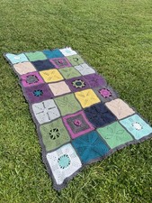 Coperta all’uncinetto lancio