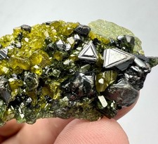 Cristalli Vesuvianite e