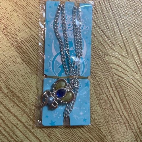 Collana con ciondolo asta