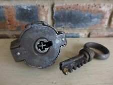 Lucchetto antico con una