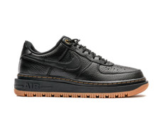 Nike Air Force 1 Luxe nere