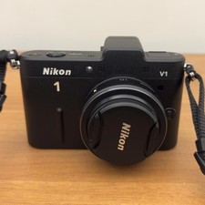 Nikon 1 V1 con obbiettivo Nikon Nikkor 10mm F/2.8 Pancake