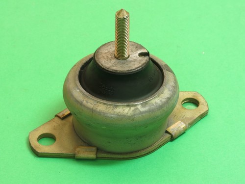 Elastic plug engine support