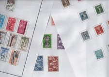 Accumulo di 20 FOGLI CON FRANCOBOLLI Italia Grecia Francia Rif TM 9