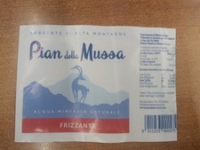 ETICHETTA ACQUA MINERALE FRIZZANTE DA 1,5 L - PIAN DELLA MUSSA - DI CARTA.  