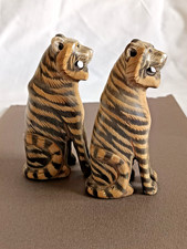 Scultura Souvenir di Coppia Tigri in corno di bufalo intagliato a mano