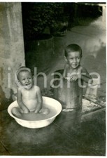 1940 ca ITALIA Bagno di bambini in tinozza *Foto VINTAGE 15x22 cm