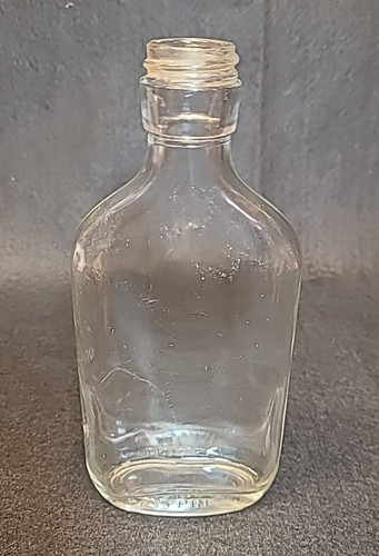 Bottiglia fiaschetta vino