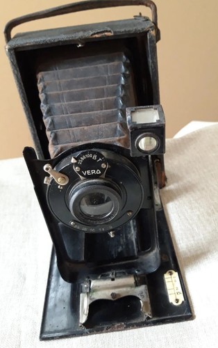 Macchina fotografica - , a