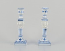 Royal Copenhagen, coppia di candelabri scanalati blu. Dal 1963.