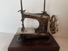 Antica piccola macchina da