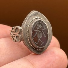 Bellissimo anello antico romano in argento con pietra di agata intaglio unico