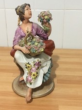 Capodimonte donna con fiori - -,