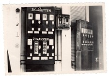 Foto RPPC VELOX anni '40 - distributori automatici di sigarette e sigari, vintage rara