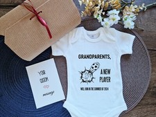 Scatola regalo annuncio bambino calcio, rivelazione gravidanza sorpresa nonna nonno