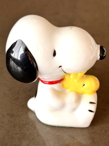 Vintage snoopy hugging - vintage,