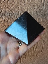 Minerali *** GRANDE PIRAMIDE IN PREZIOSA TORMALINA