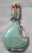 BOTTIGLIA DI VETRO RIEMPITA DI