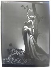 Elio LUXARDO (Sorocaba 1908–Milano 1969) Ritratto femminile con edera cm 24x18