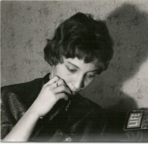 Foto vintage bella donna legge - foto,