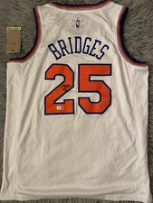 Maglia natalizia firmata Mikal Bridges New York Knicks Beckett COA autografo NBA