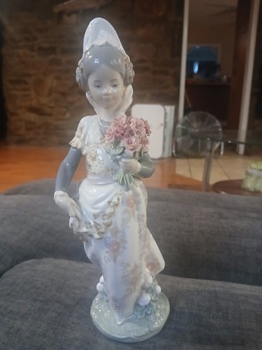 Lladro 1304 valencian girl - lladro,