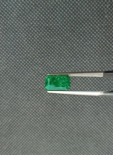 Pietra preziosa sfaccettata - preziosa,