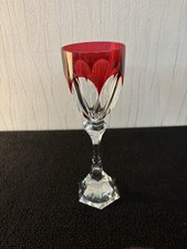 Verre bleu rouge modèle