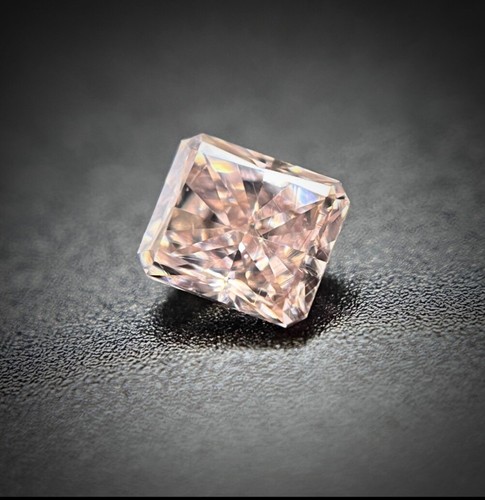 Diamante certificato rosa