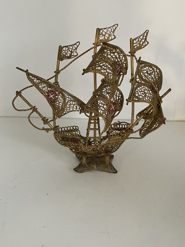 Statuina vintage nave