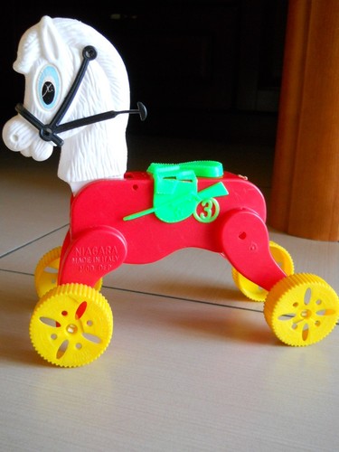 Cavallino giocattolo vintage