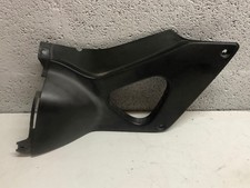 UN CARENAGE SOUS SELLE DROIT