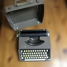 Rara macchina da scrivere