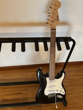 Chitarra elettrica Squier Bullet Strat Nera