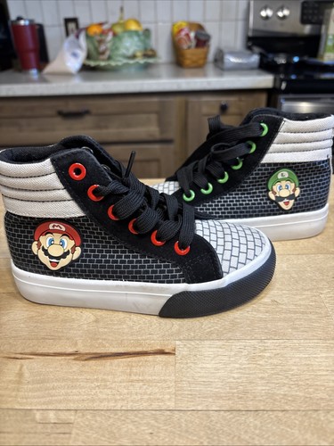 Super mario brothers - mario, scarpa