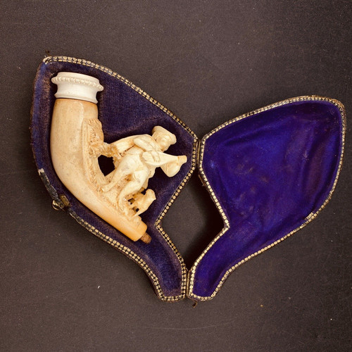 Carved pipe troubadour - carved,