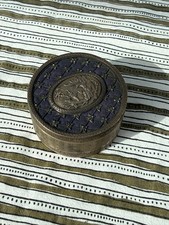 Petite boîte ancienne en